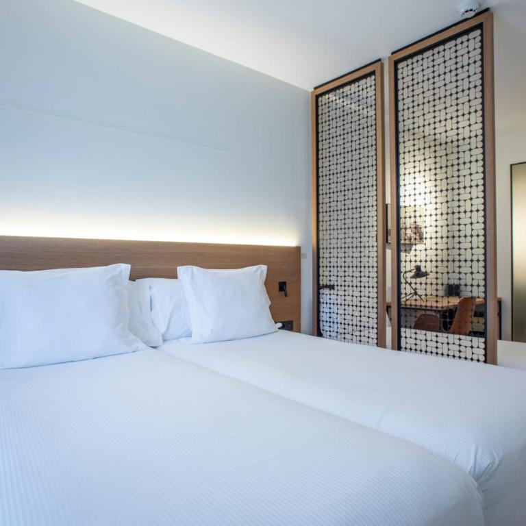 Hotel Paxton Barcelona - Deluxe Triple Room - 4