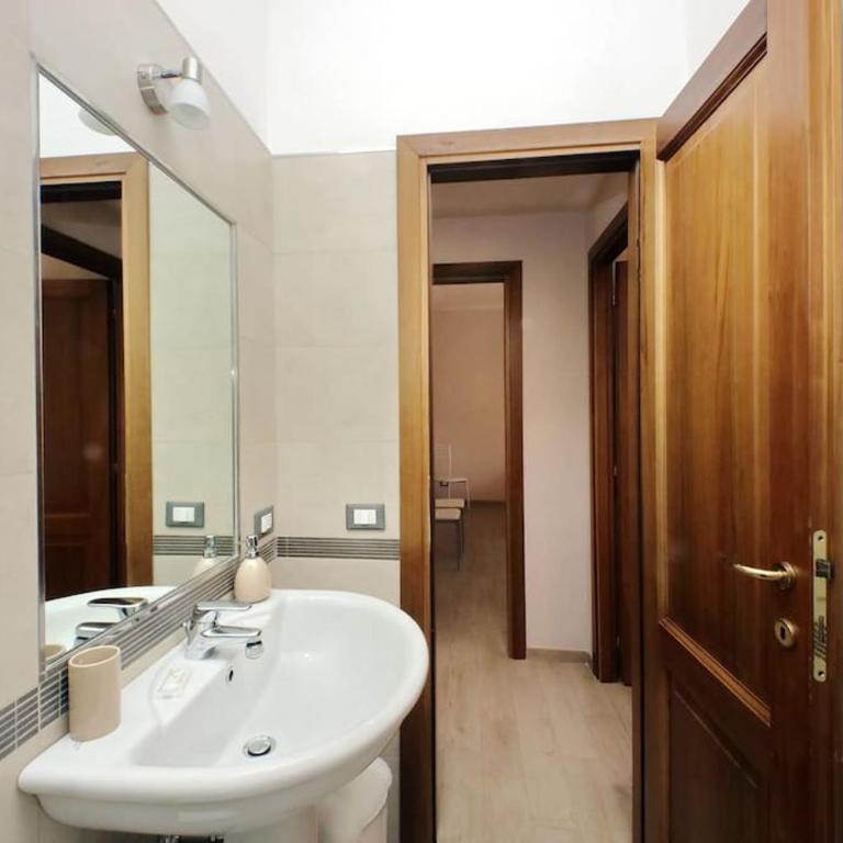 Casa Testaccio - Appartamento con 2 Camere da Letto - 3