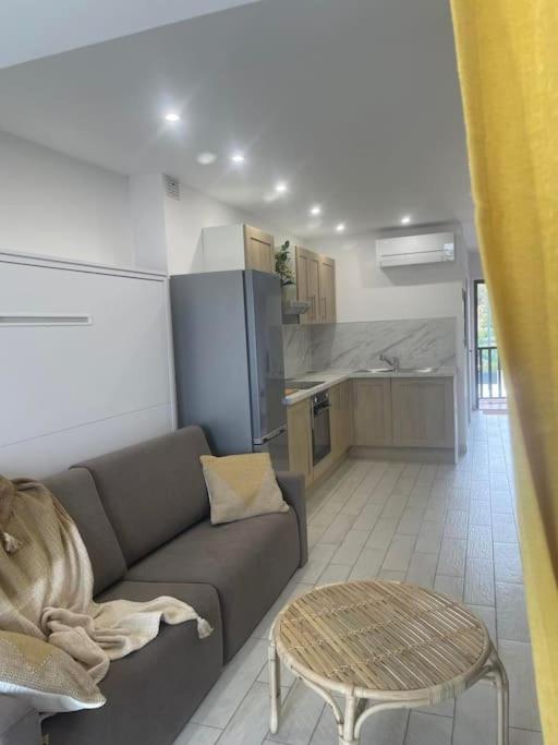 "Le 63 aux Charmettes" Au Brusc Vue Mer Parking Wifi etc inclus - One-Bedroom Apartment - 13