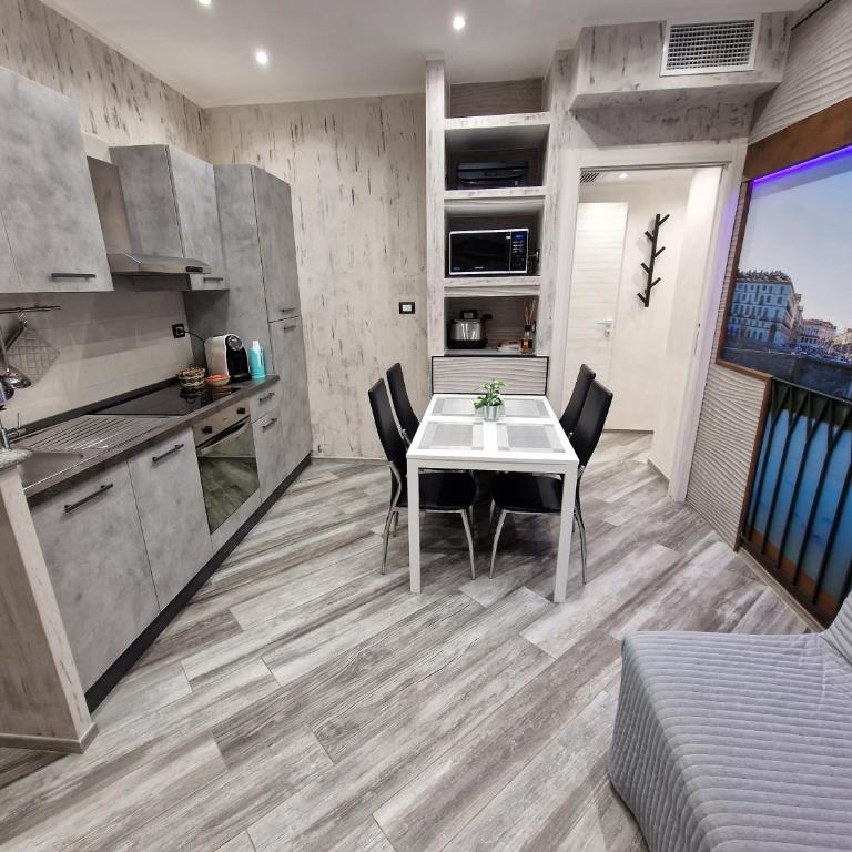 Appartamento in Piazza Vittorio Veneto con parcheggio, Torino - Three-Bedroom Apartment - 52