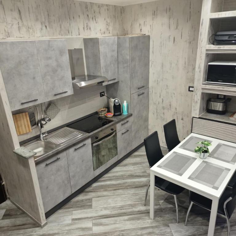 Appartamento in Piazza Vittorio Veneto con parcheggio, Torino - Three-Bedroom Apartment - 77