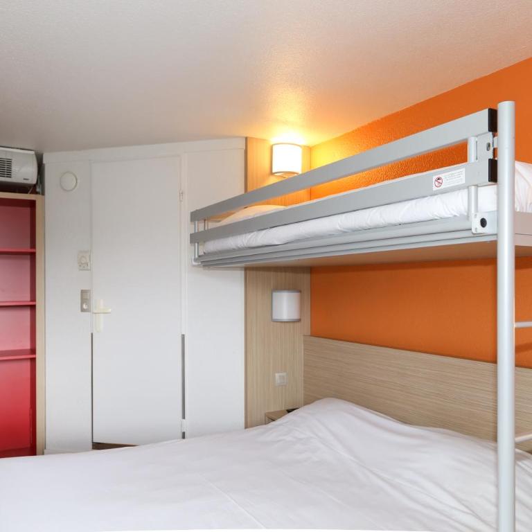 Premiere Classe Arles - Chambre Triple (1 Lit Double et 1 Lit Simple) - 3