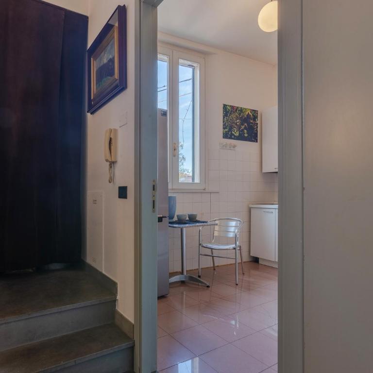 GuestHost - 'La casa Gialla' central Apartment! - Two-Bedroom Apartment - 26