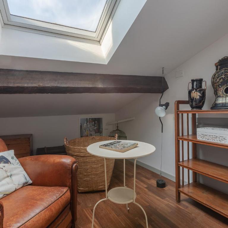 GuestHost - 'La casa Gialla' central Apartment! - Two-Bedroom Apartment - 21