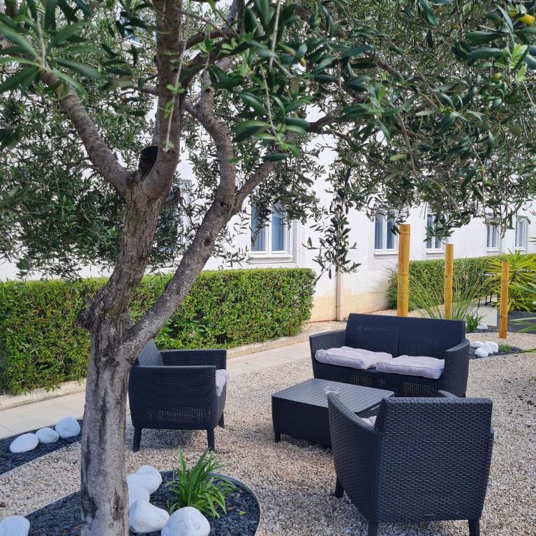 Kyriad Montpellier Sud - Lattes - Chambre Quadruple avec Mezzanine (2 Adultes + 2 Enfants) - 7