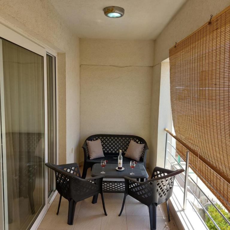 Apartment-Hotel Vila Petrovic-Becici - Apartman sa 2 Spavaće Sobe i Terasom - 10