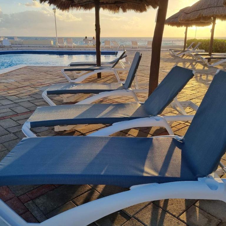 Beachfront Three-Story Coastal Penthouse, 3BR-3BA - Penthouse Apartment - 10
