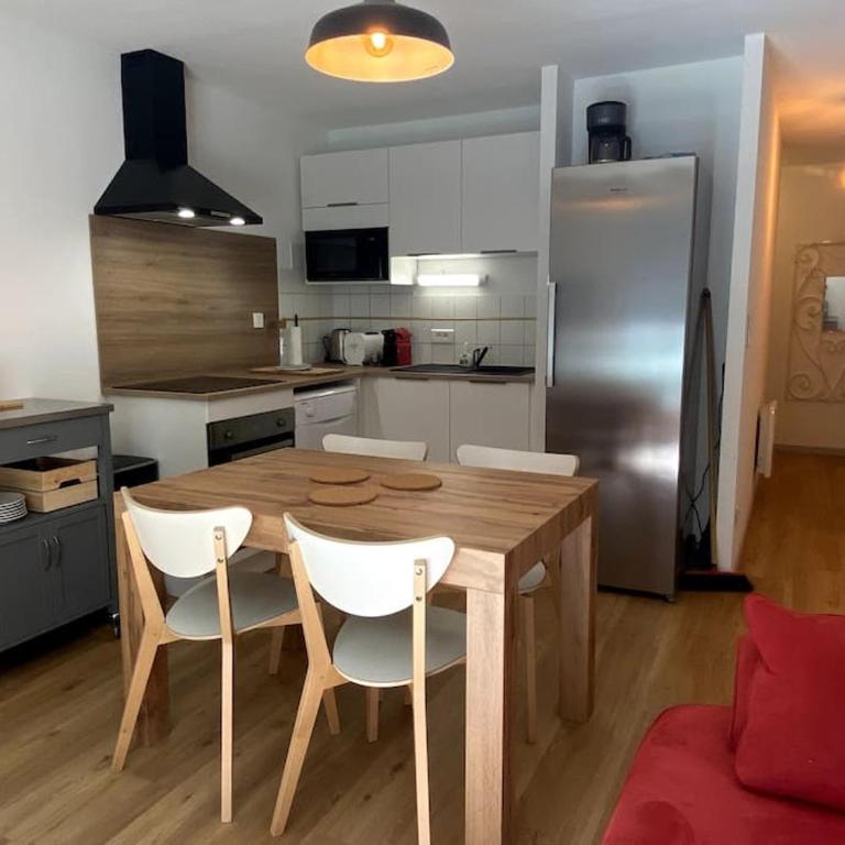 T3 centre ville avec parking, balcon et wifi. 5P. - Apartment mit 2 Schlafzimmern - 3