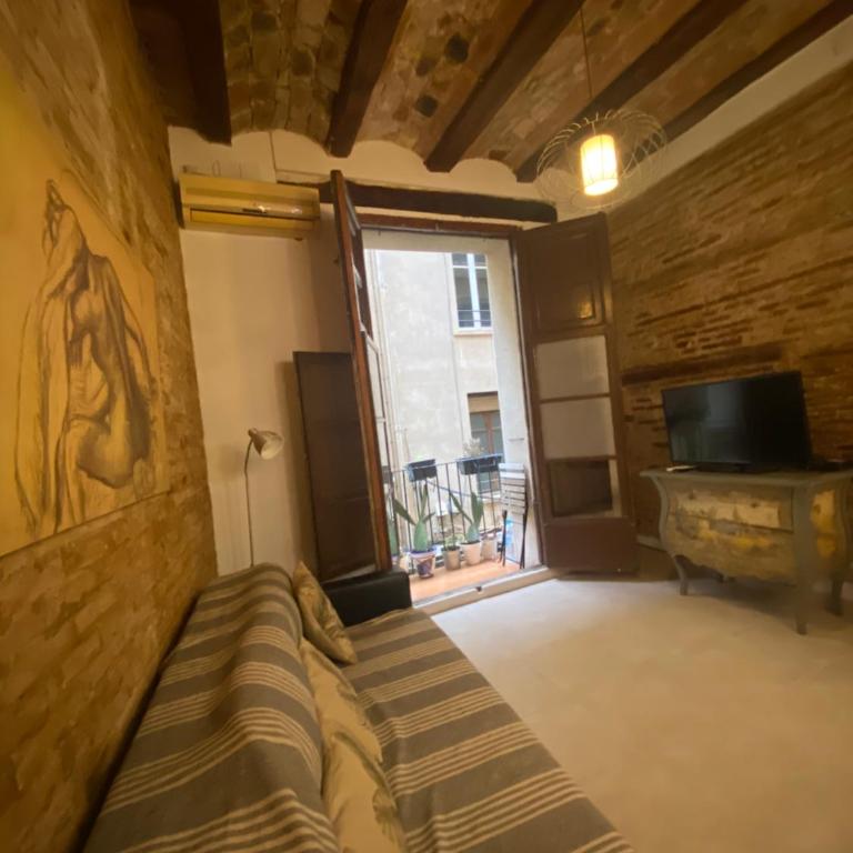 Your Valencia Home - One-Bedroom Apartment - 9