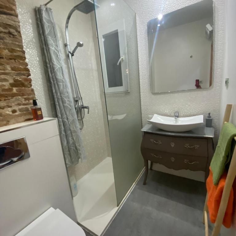 Your Valencia Home - One-Bedroom Apartment - 5