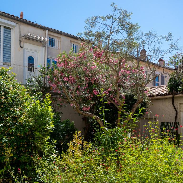 Le Pandora, proche Tour Magne, parking et terrasse - Three-Bedroom Apartment - 21