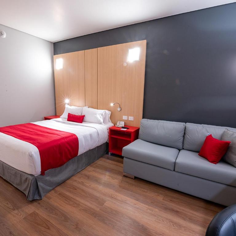 Ramada Encore by Wyndham Guadalajara Aeropuerto - 1 Queen Bed, Mobility Accessible Room, Roll-In Shower, Non-Smoking - 5