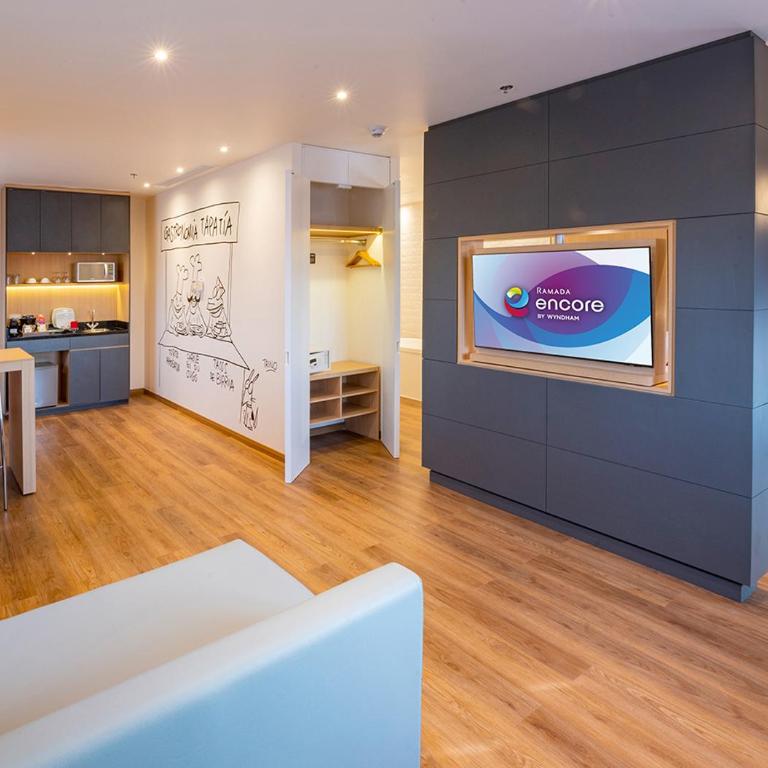 Ramada Encore by Wyndham Guadalajara Aeropuerto - Relax King Suite - Non-Smoking - 4