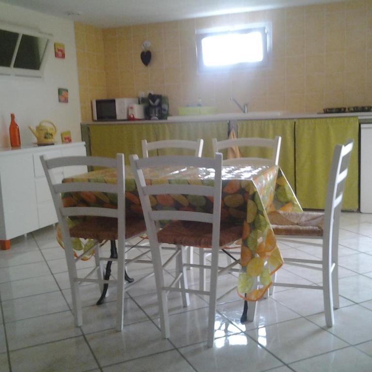 Gîtes Les 3 Cigales - Appartement (5 Adultes) - 4
