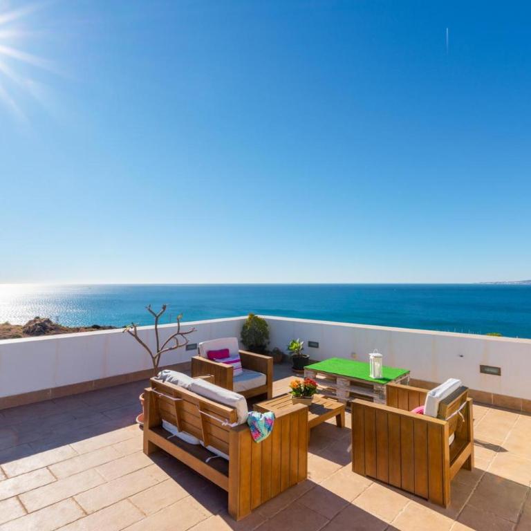 Luxury Villa with swimming pool and amazing views - Villa - 2
