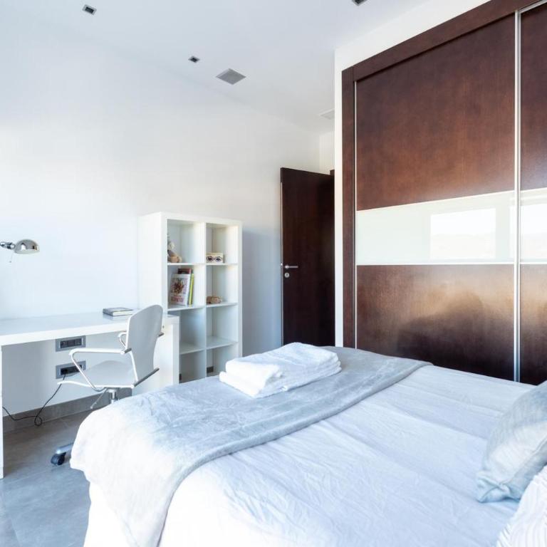Luxury Villa with swimming pool and amazing views - Villa - 12