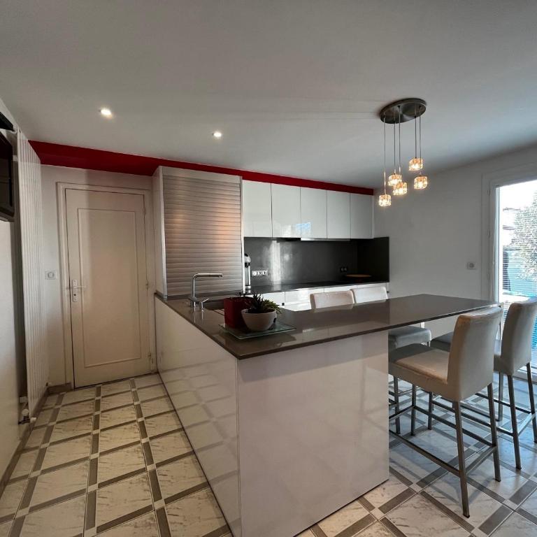 Belle villa avec piscine, proche plage et centre de Saint-Jean-de-Luz - FR-1-239-718 - Villa - 5