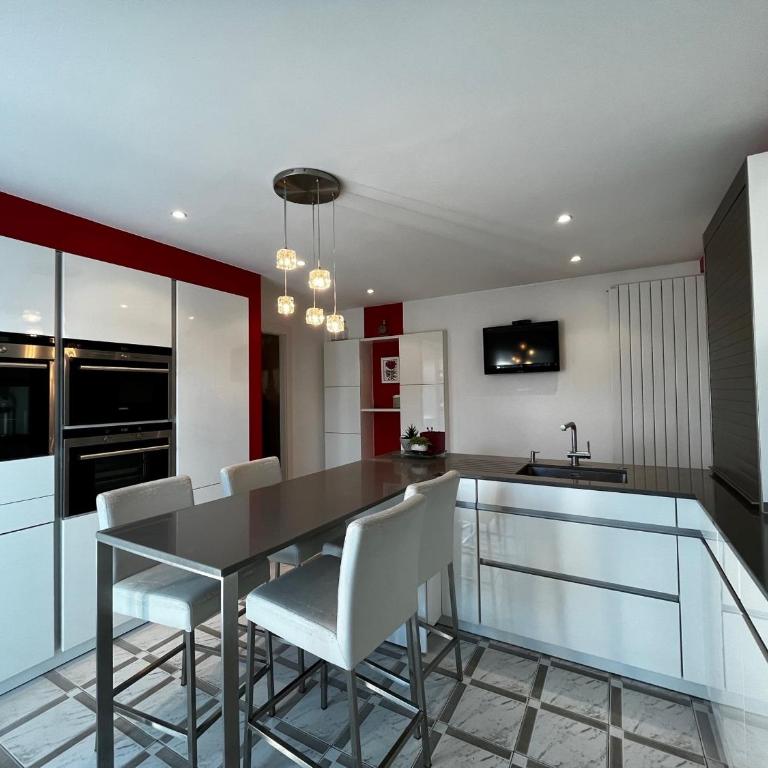 Belle villa avec piscine, proche plage et centre de Saint-Jean-de-Luz - FR-1-239-718 - Villa - 7
