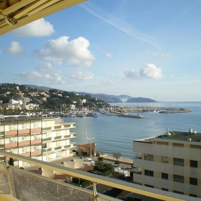 Studio lumineux avec terrasse et parking au Lavandou - FR-1-308-170 - Studio - 3