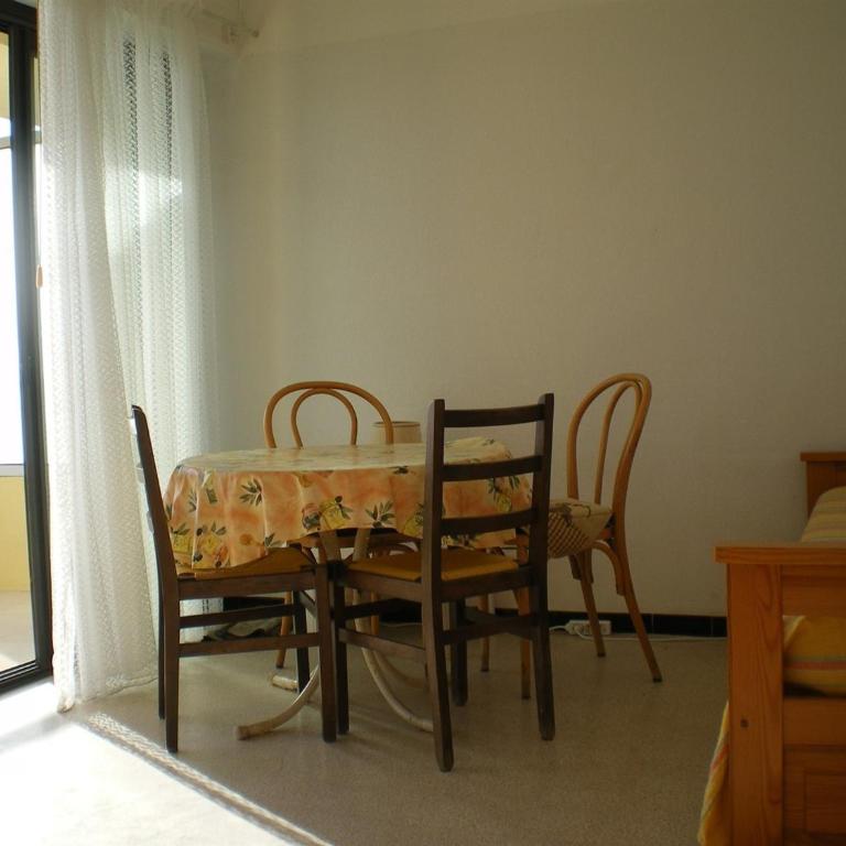 Studio lumineux avec terrasse et parking au Lavandou - FR-1-308-170 - Studio - 9