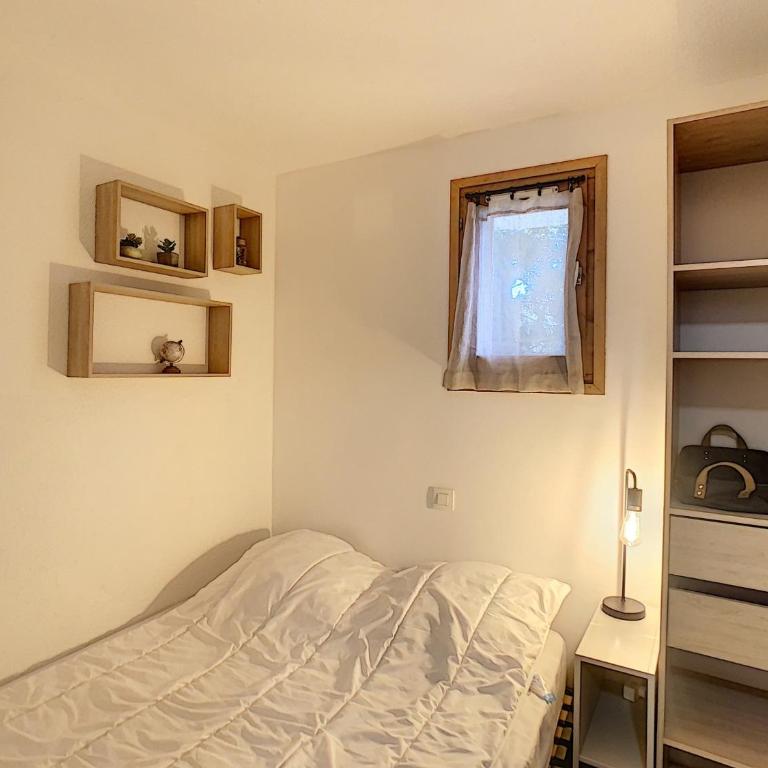Charmant 2 pièces + coin cabine, proche centre Combloux, RDJ, terrasse, parking et casier à skis - Appartement 3 Chambres - 11