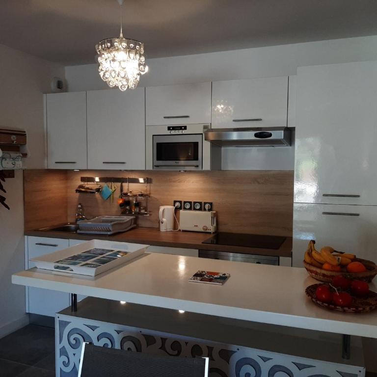 Appartement de standing avec jardin privatif, proche du lac et du centre, parking inclus - One-Bedroom Apartment - 2