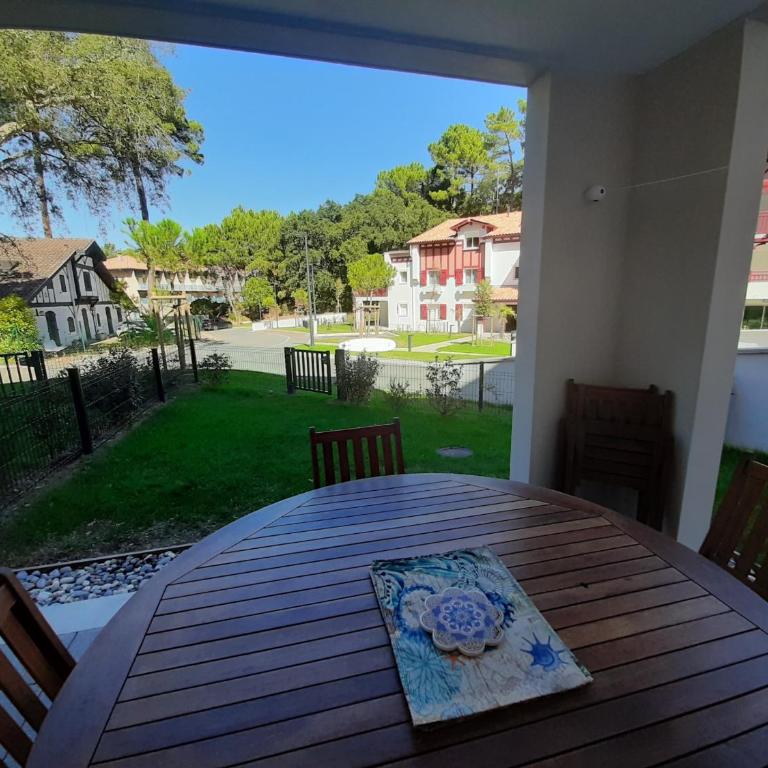 Appartement de standing avec jardin privatif, proche du lac et du centre, parking inclus - One-Bedroom Apartment - 3