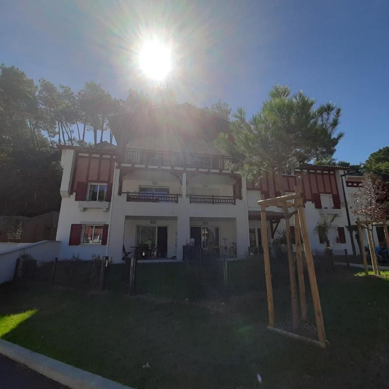 Appartement de standing avec jardin privatif, proche du lac et du centre, parking inclus - One-Bedroom Apartment - 5