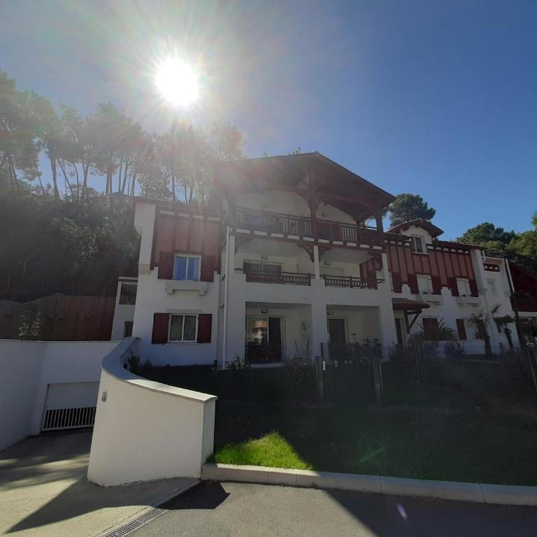 Appartement de standing avec jardin privatif, proche du lac et du centre, parking inclus - One-Bedroom Apartment - 6