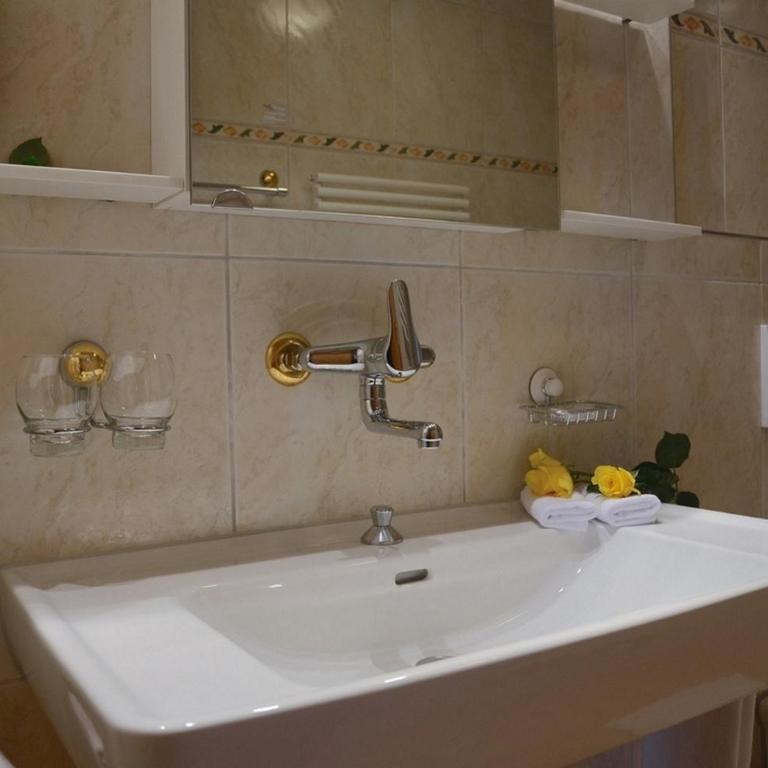 Hotel Eigerblick - Vierbettzimmer mit Bad - 2