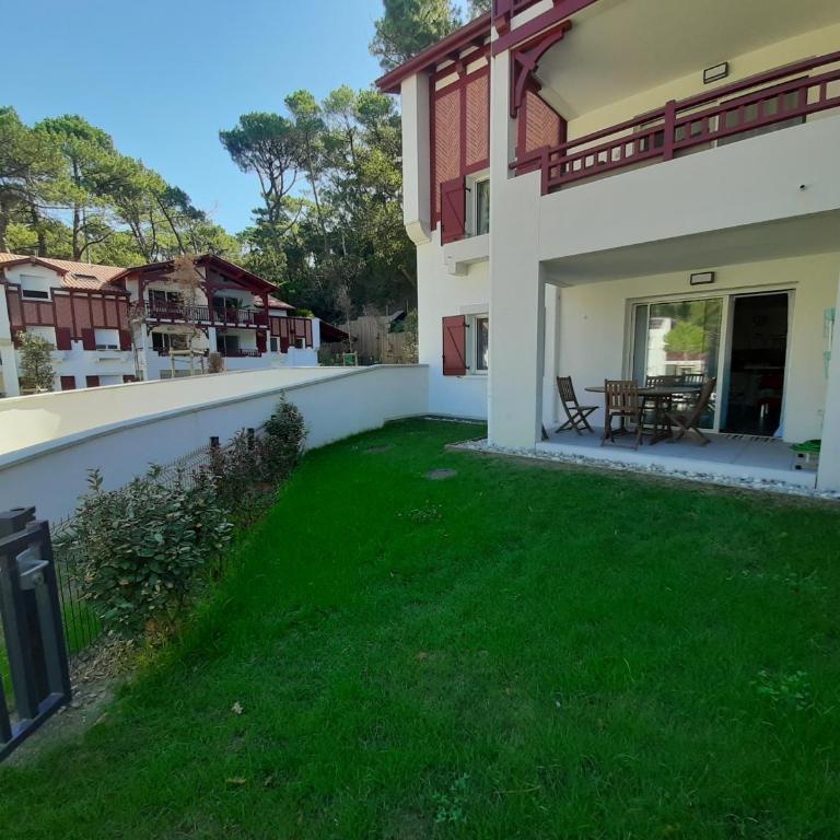 Appartement de standing avec jardin privatif, proche du lac et du centre, parking inclus - One-Bedroom Apartment - 10