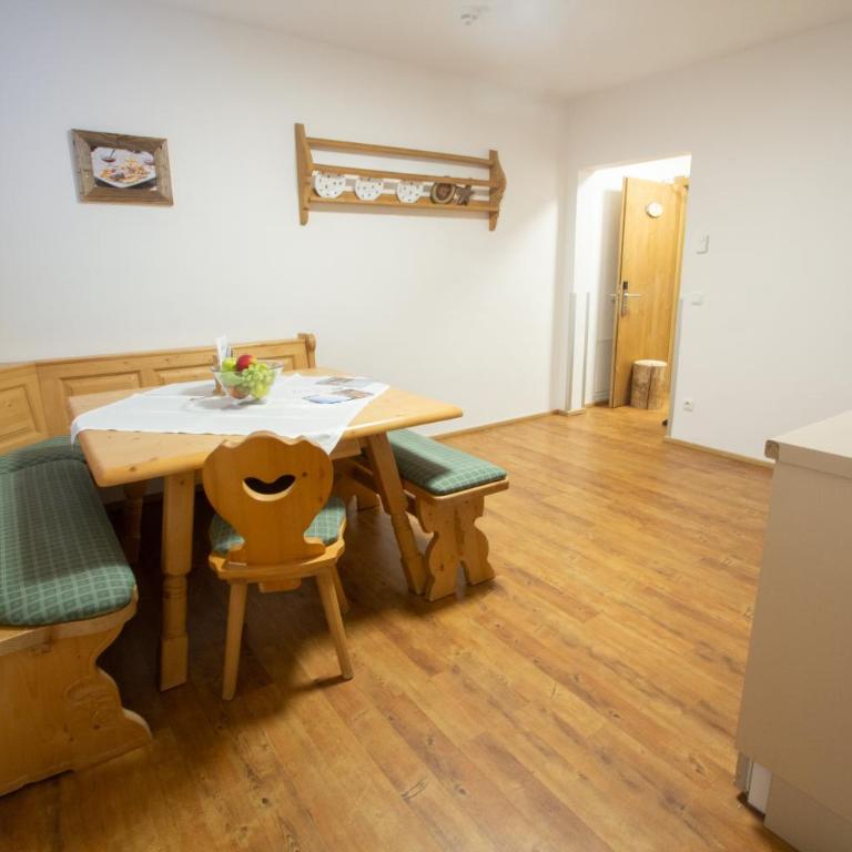 Das Eulersberg Apartments & Chalets - Two-Bedroom Apartment with Mountain View and Balcony Top 206 - 1