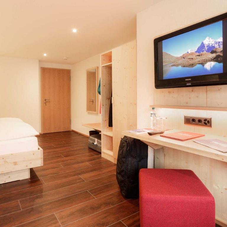 Hotel Caprice - Grindelwald - Superior Doppelzimmer mit Blick auf den Eiger - 6