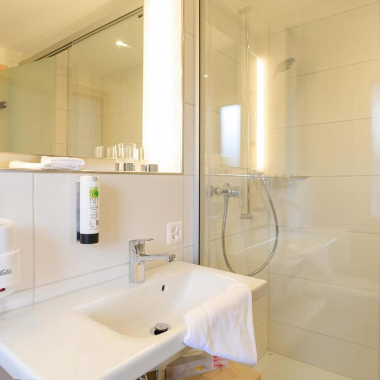 Hotel Caprice - Grindelwald - Superior Doppelzimmer mit Blick auf den Eiger - 7