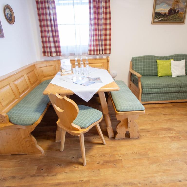Das Eulersberg Apartments & Chalets - Two-Bedroom Apartment with Mountain View and Balcony Top 210 - 1