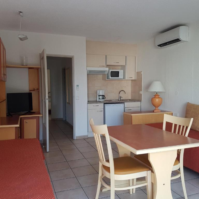 Appartement 2P avec Balcon, Clim, à 50m de la Plage et Centre-ville, WiFi et Parking Disponibles - FR-1-466A-3 - Appartement (4 Adultes) - 3