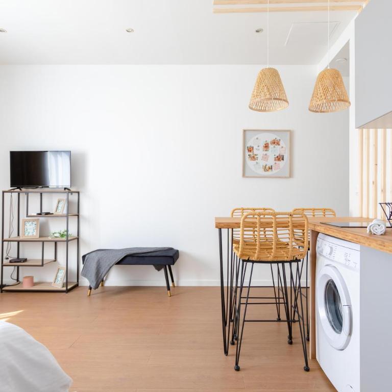 Complexe Blancarde - 6 studios - 20 pers - Clim Parking - Maison 6 Chambres - 28