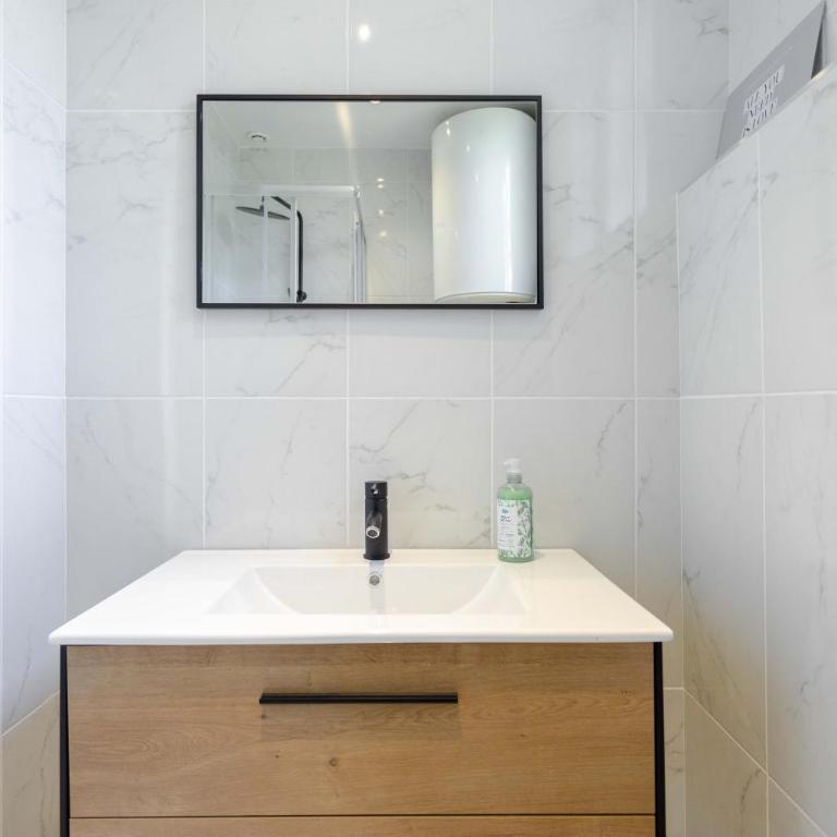 Complexe Blancarde - 6 studios - 20 pers - Clim Parking - Maison 6 Chambres - 31