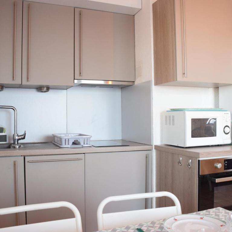 Appartement cozy avec terrasse, Wi-Fi et parking à Évian-les-Bains - One-Bedroom Apartment - 4
