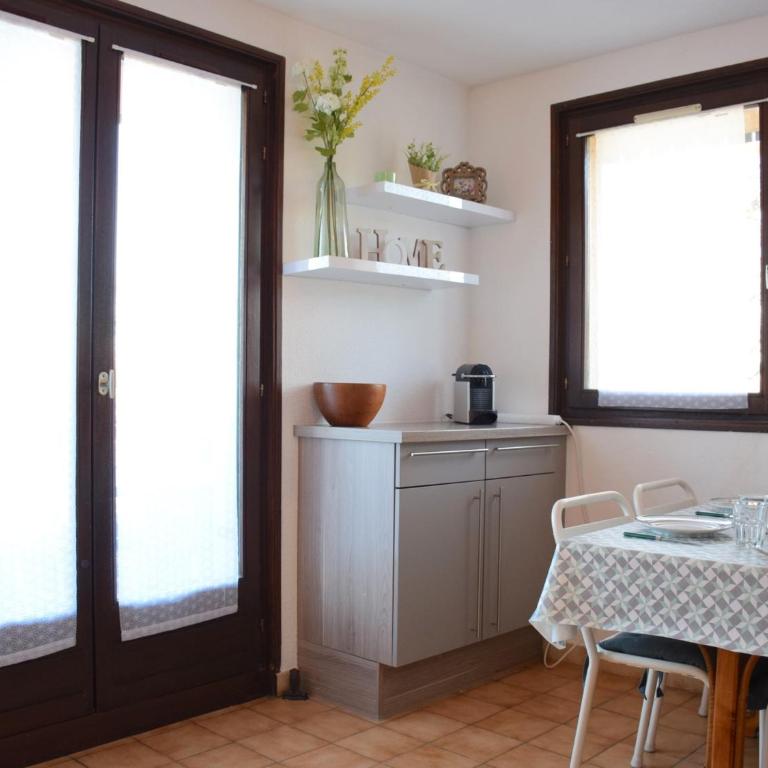 Appartement cozy avec terrasse, Wi-Fi et parking à Évian-les-Bains - One-Bedroom Apartment - 7