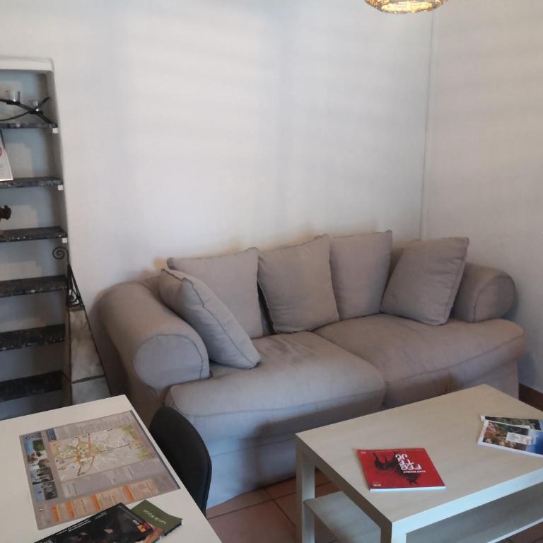 Gîte paisible aux pieds des Alpilles, parking privé - Maison 2 Chambres - 27