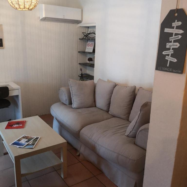 Gîte paisible aux pieds des Alpilles, parking privé - Maison 2 Chambres - 26