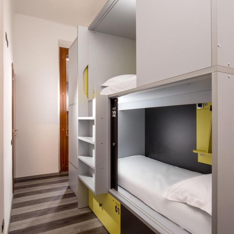 Free Hostels Roma - Posto Letto in Dormitorio Misto con 5 Letti e Bagno Privato - 1