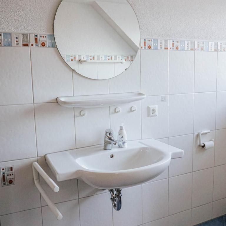 Gasthaus Hirsch - Basic Dreibettzimmer - 1