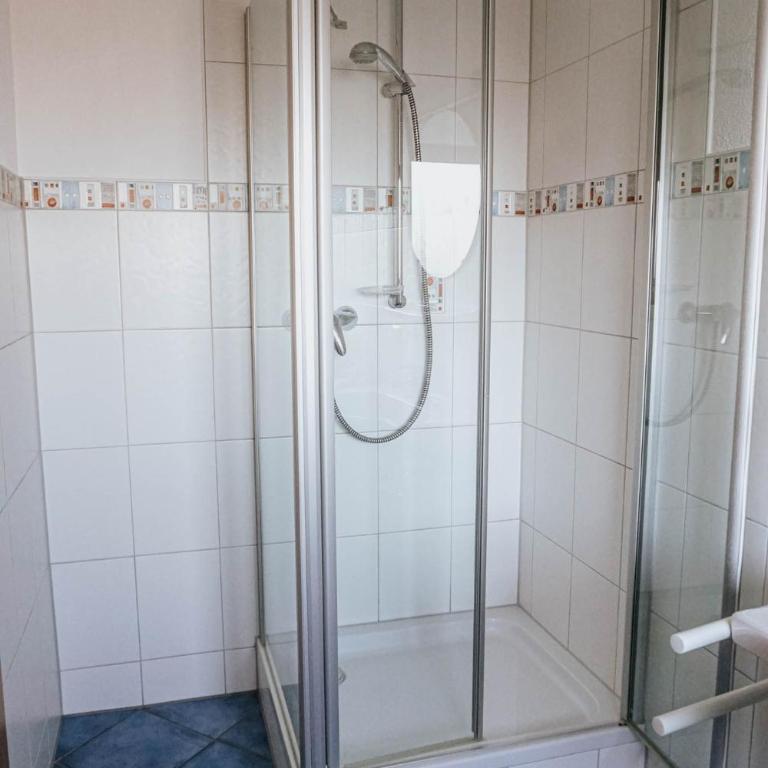 Gasthaus Hirsch - Basic Dreibettzimmer - 2