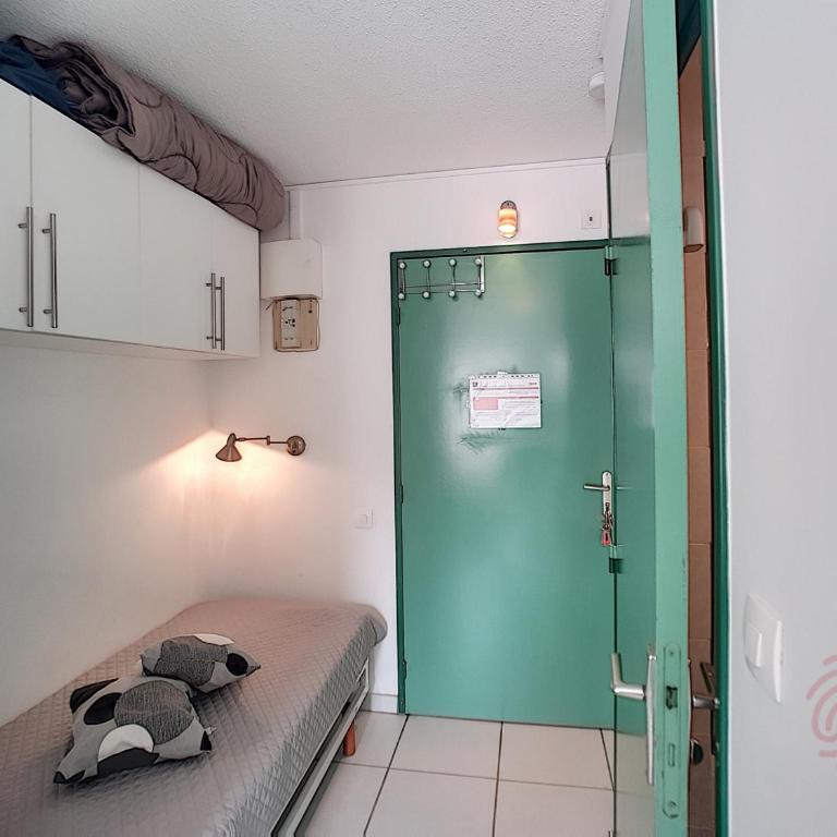 Studio rénové avec balcon, animaux acceptés, wifi, à 650m des Thermes - FR-1-451-92 - Estudio - 4