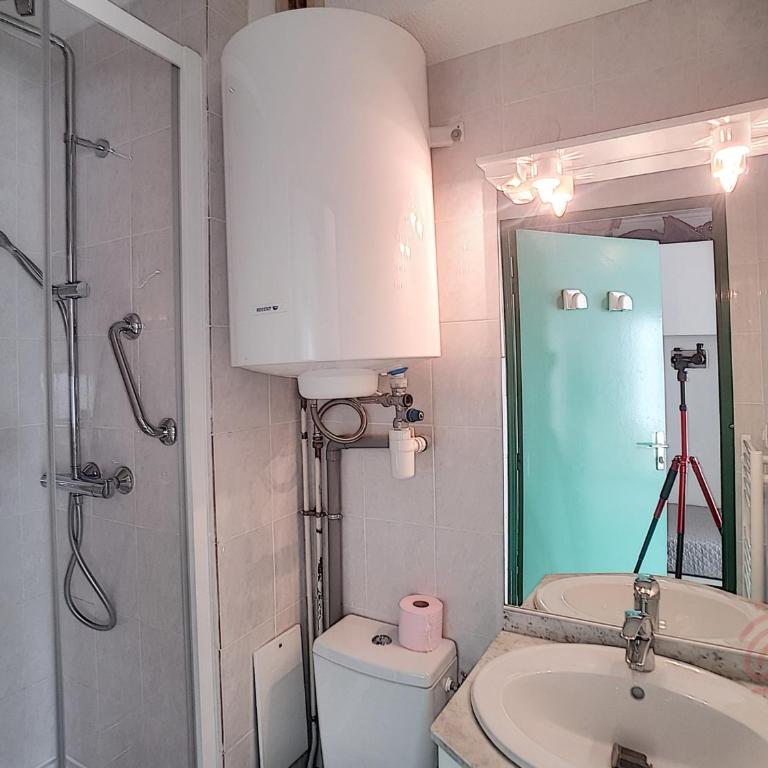 Studio rénové avec balcon, animaux acceptés, wifi, à 650m des Thermes - FR-1-451-92 - Estudio - 7
