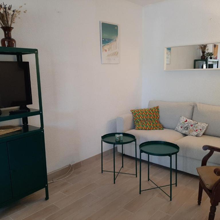 Maison rénovée avec terrasse à 700m des plages, marché et activités - Tennis et piste cyclable à 10m - FR-1-239-385 - Two-Bedroom House - 7