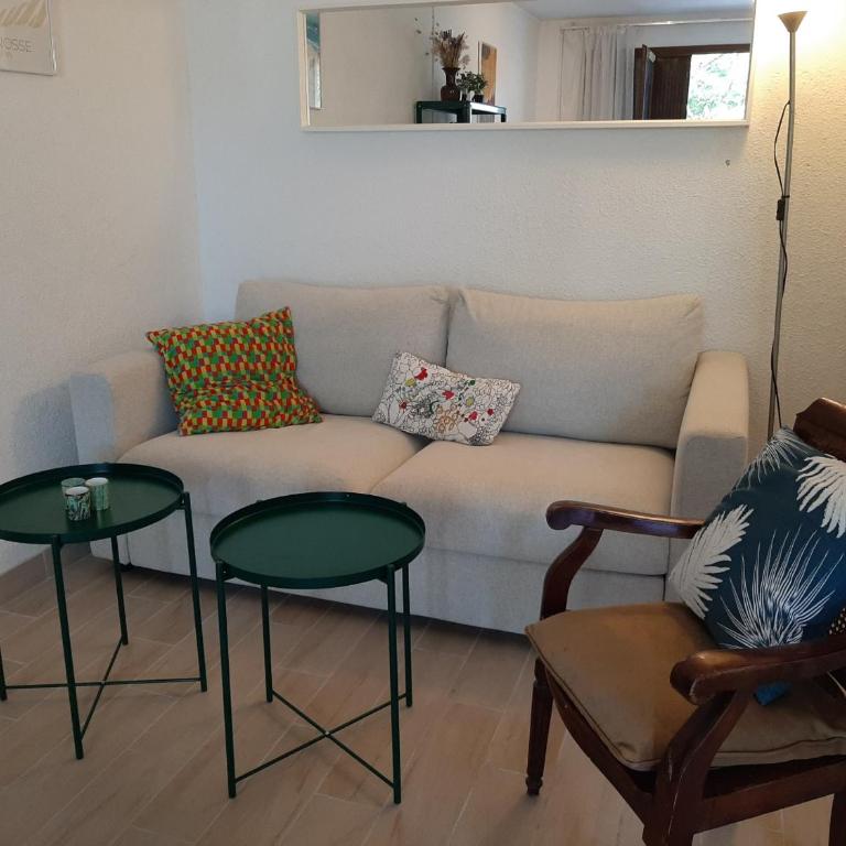Maison rénovée avec terrasse à 700m des plages, marché et activités - Tennis et piste cyclable à 10m - FR-1-239-385 - Two-Bedroom House - 12
