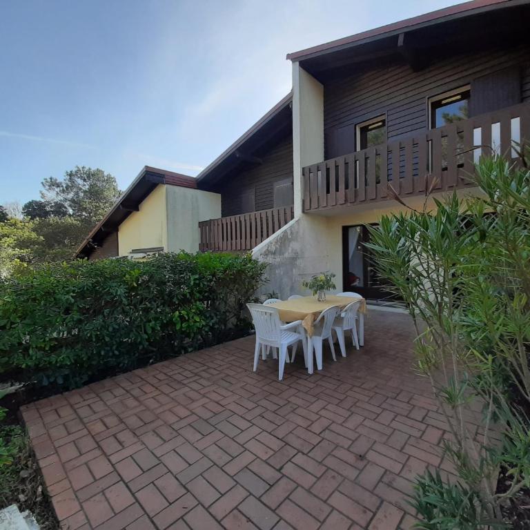 Maison rénovée avec terrasse à 700m des plages, marché et activités - Tennis et piste cyclable à 10m - FR-1-239-385 - Two-Bedroom House - 16